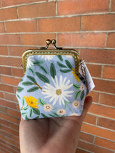 Load image into Gallery viewer, Daisy Coin Purse