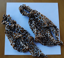 Load image into Gallery viewer, Cheetah Knot Scrunchies