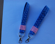 Load image into Gallery viewer, Blue Flower Key Fob