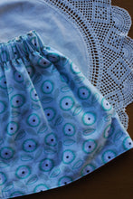 Load image into Gallery viewer, Flippity Skirt Size 3 Floral with Linen pockets/Floral