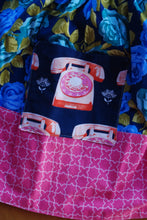 Load image into Gallery viewer, Flippity Skirt Size 6 Floral/telephone pockets