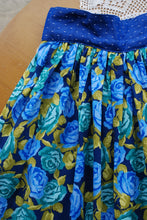 Load image into Gallery viewer, Hazel Skirt Size 7 Blue Floral