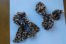 Load image into Gallery viewer, Cheetah Knot Scrunchies