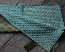 Load image into Gallery viewer, Chantilly floral bouquet blanket