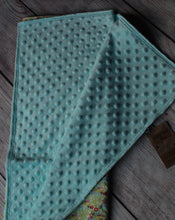 Load image into Gallery viewer, Chantilly floral bouquet blanket