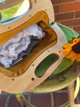 Load image into Gallery viewer, Women’s Wooden Handle Cat Clutch Bag