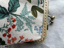 Load image into Gallery viewer, Floral Canvas Coin Purse