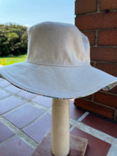 Load image into Gallery viewer, Miami Sun Hat Floral size 12-24