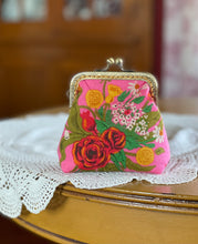 Load image into Gallery viewer, Floral Bouquet Coin Purse