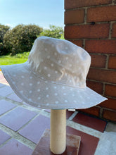 Load image into Gallery viewer, Miami Sun Hat Floral reversible size 4-7 child