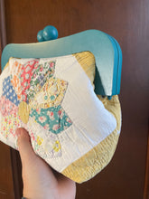 Load image into Gallery viewer, Blue Wooden Frame Vintage Quilt Clutch Bag