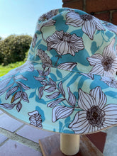 Load image into Gallery viewer, Miami Sun Hat Floral Reversible women’s size Medium