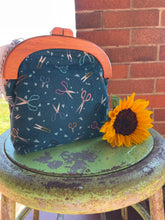 Load image into Gallery viewer, Women’s Wooden Handle Scissor Clutch Bag