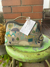 Load image into Gallery viewer, Women’s Mushroom Kiss Clasp Clutch