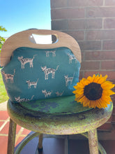 Load image into Gallery viewer, Women’s Wooden Handle Cat Clutch Bag