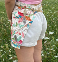 Load image into Gallery viewer, Canvas 1/2 Apron with Quilt design
