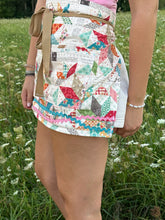 Load image into Gallery viewer, Canvas 1/2 Apron with Quilt design
