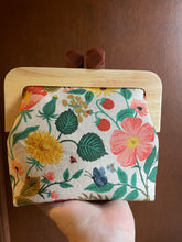 Load image into Gallery viewer, Floral on Ivory Canvas Wooden Frame Clutch Bag
