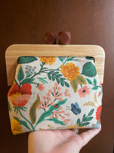 Load image into Gallery viewer, Floral on Ivory Canvas Wooden Frame Clutch Bag
