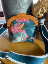 Load image into Gallery viewer, Wooden Handle floral/butterfly clutch
