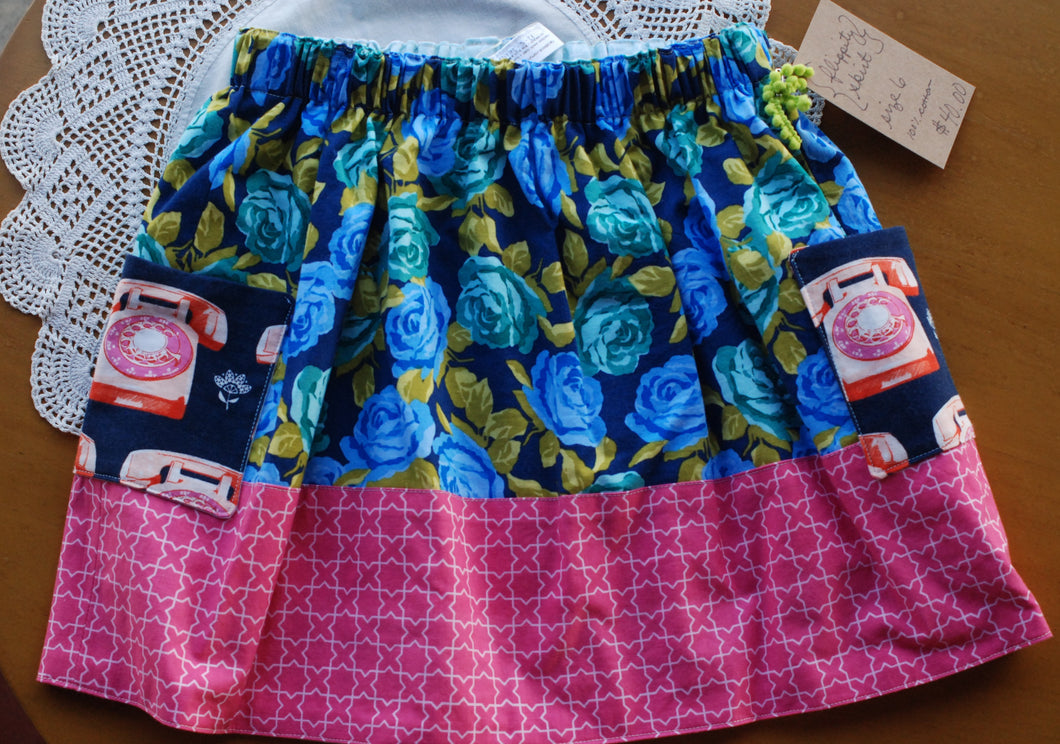 Flippity Skirt Size 6 Floral/telephone pockets