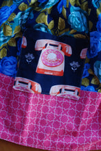 Load image into Gallery viewer, Flippity Skirt Size 6 Floral/telephone pockets
