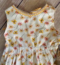 Load image into Gallery viewer, Daisy Floral Dress size 6
