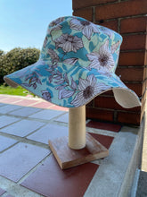 Load image into Gallery viewer, Miami Sun Hat Floral Reversible women’s size Medium
