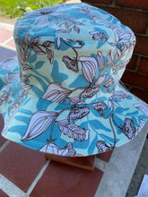 Load image into Gallery viewer, Miami Sun Hat Floral reversible size 7-10 yrs
