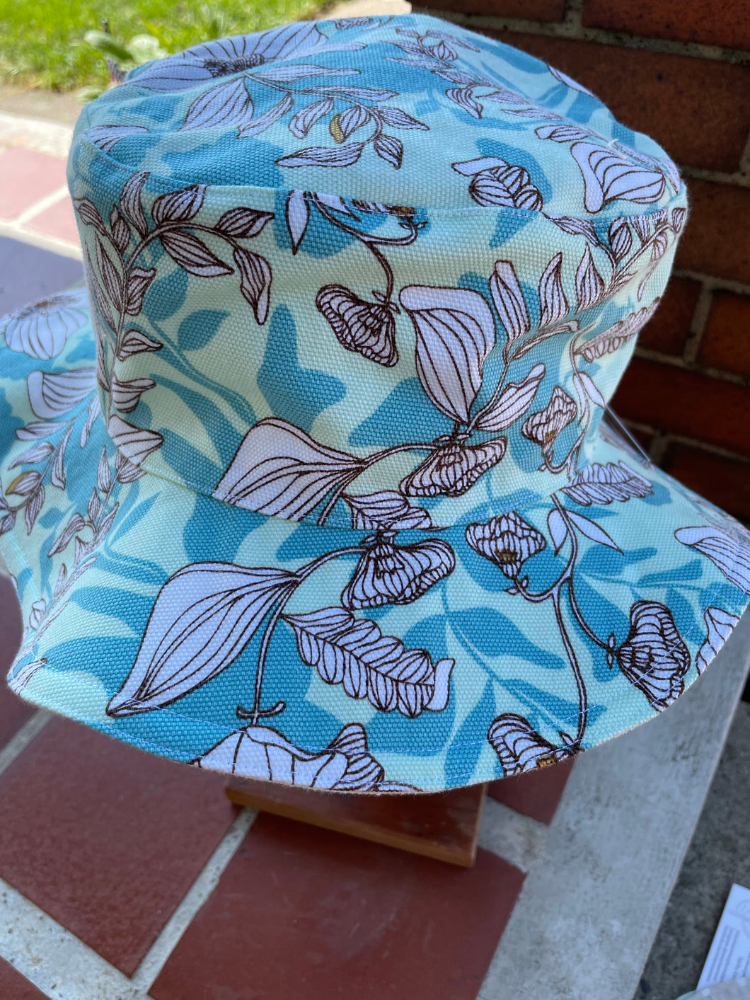 Miami Sun Hat Floral reversible size 7-10 yrs