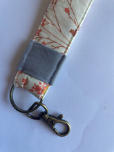 Load image into Gallery viewer, Spring Floral Key Fob
